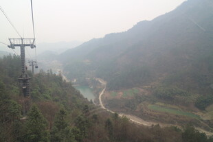 山间索道风景