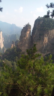 壮丽奇峰山林景观