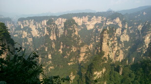 壮丽山景俯瞰图