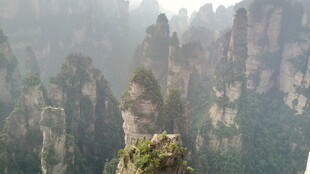 张家界奇峰景色壮丽