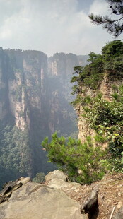 壮丽山景 俯瞰巍峨悬崖