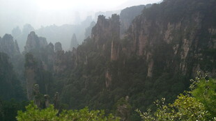 壮丽奇峰景观