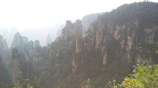 壮丽奇峰景观