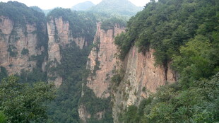 壮丽险峻的高山峡谷景观