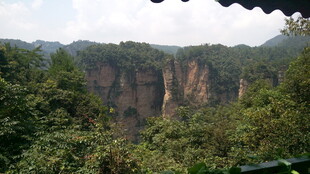 壮丽山景 葱郁山林与峭壁