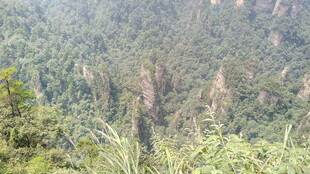壮丽山峦景观