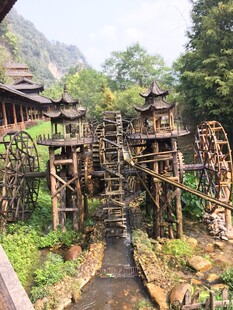 古朴水车景观