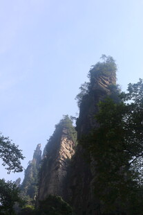 奇峰耸立的自然景观