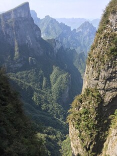壮丽山景 悬崖峭壁间的风光