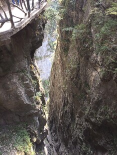 悬崖栈道 领略险峻风光