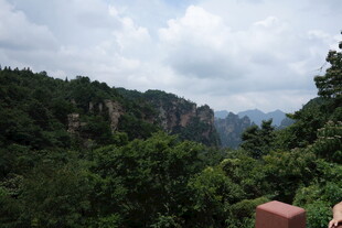 山峦翠景