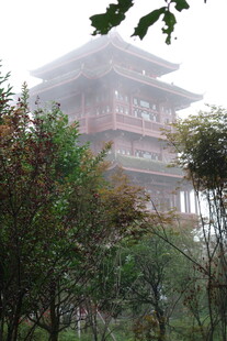 山林间的古式楼阁