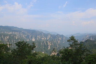 壮丽山峦景观