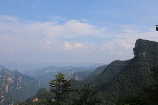 壮丽山景 云绕奇峰