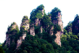 奇峰林立的壮美山林景观