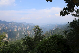 张家界壮美山峦景观