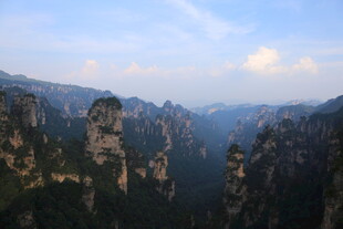 壮丽奇峰景观