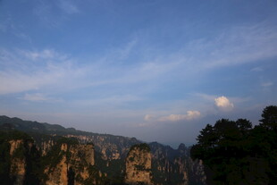 壮美山峦风景