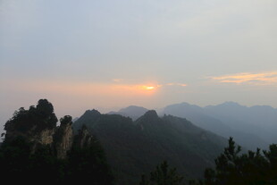 黄昏远山景