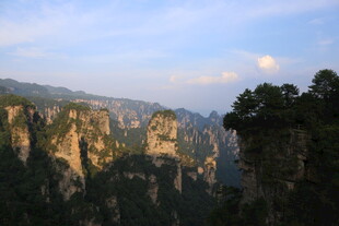 张家界壮丽奇峰景观