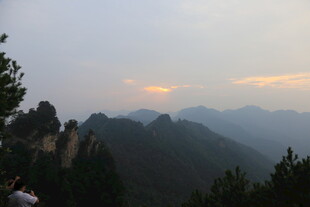 长城晨曦中的壮美山景