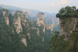 壮丽奇峰景观