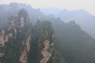 壮丽奇峰景观