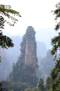 张家界奇峰 云雾缭绕美景