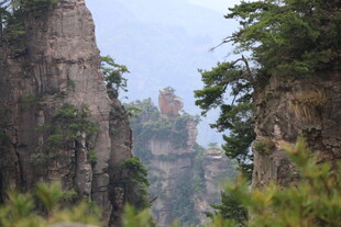 壮丽奇峰景观
