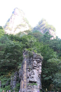 山间残垣 隐于葱郁绿意