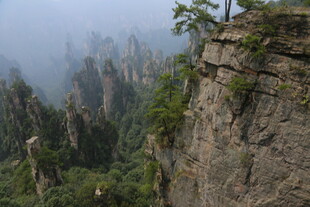 张家界奇峰峭壁美景