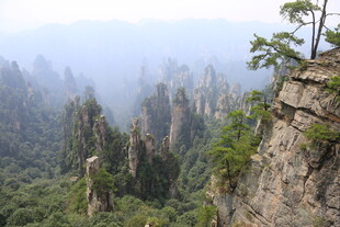 奇峰林立的壮美山景