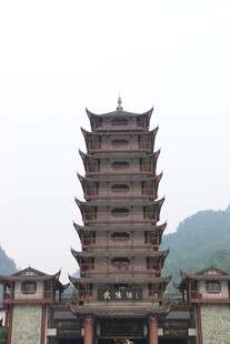 古朴多层中式塔楼建筑