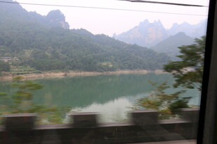 车窗外的山水美景