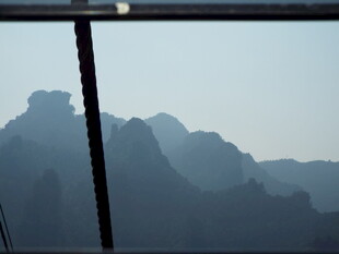 窗外山景