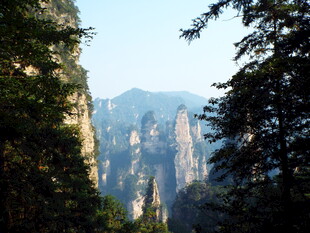 壮丽奇峰景观