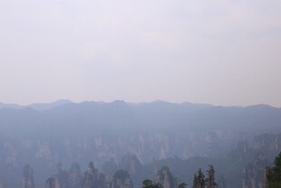 壮丽山峦景观