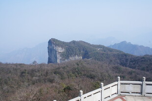 山景远眺 崖畔风光