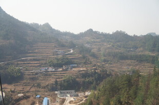 山间村落景色