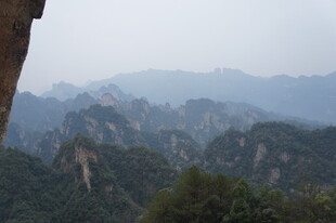 壮美山峦景观