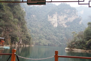 山水相依的秀丽江景
