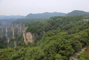 壮丽山林间的奇峰景观
