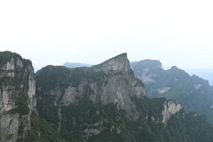 壮丽山峰景观