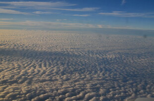 高空俯瞰壮观云海景观