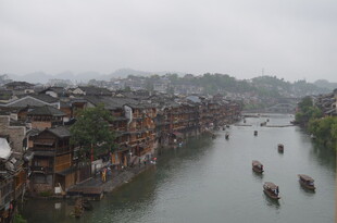 烟雨凤凰古城 悠悠沱江泛舟