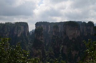 壮丽山峦景观