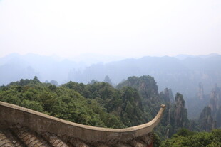 俯瞰山间美景