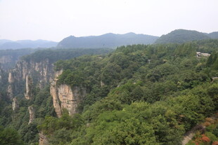 壮丽山景 翠绿山峦与峭壁