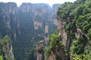 壮丽奇峰景观