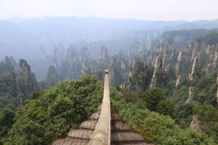 张家界奇峰栈道壮美景观